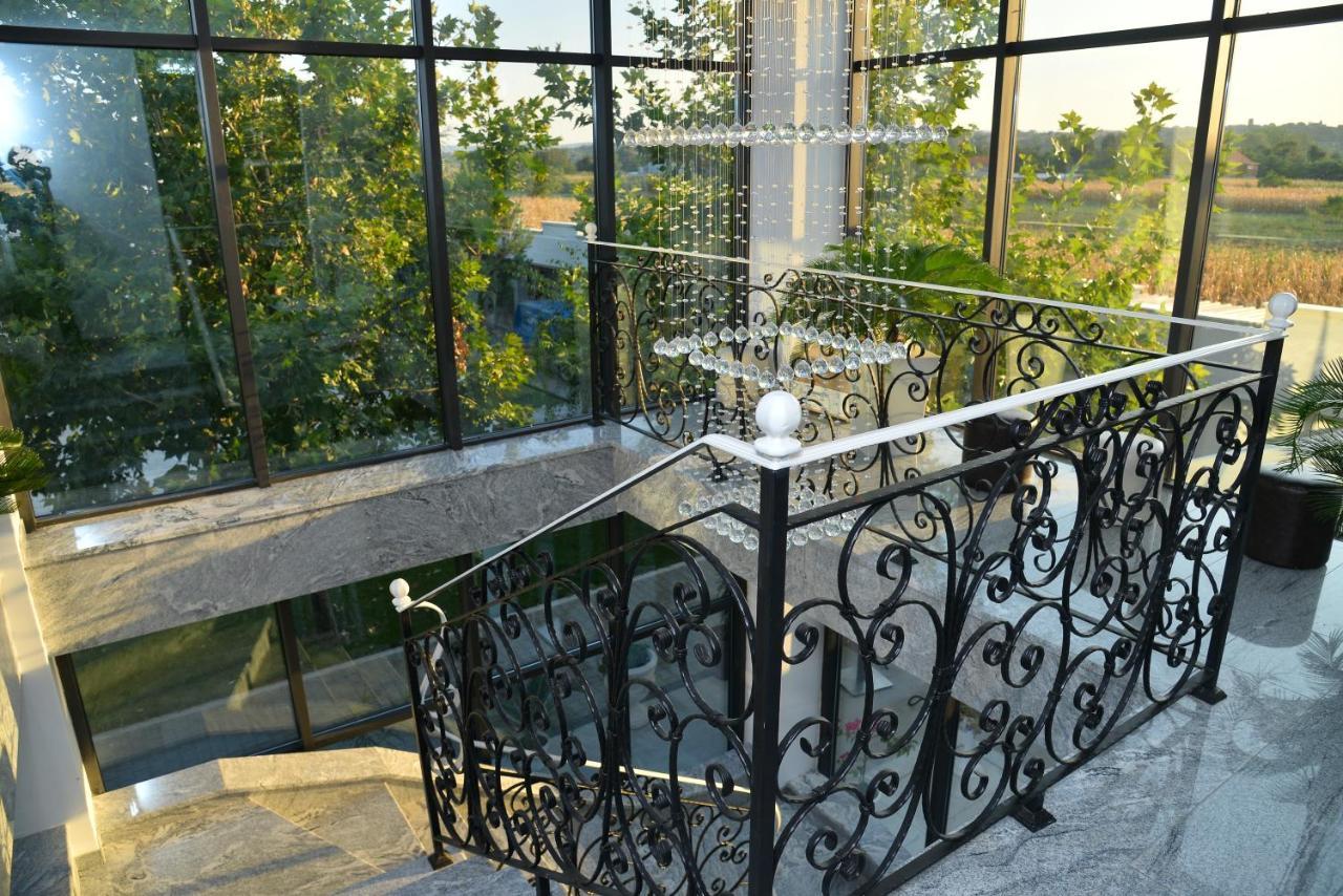 Mesecev Konak Bed & Breakfast Ni Екстериор снимка